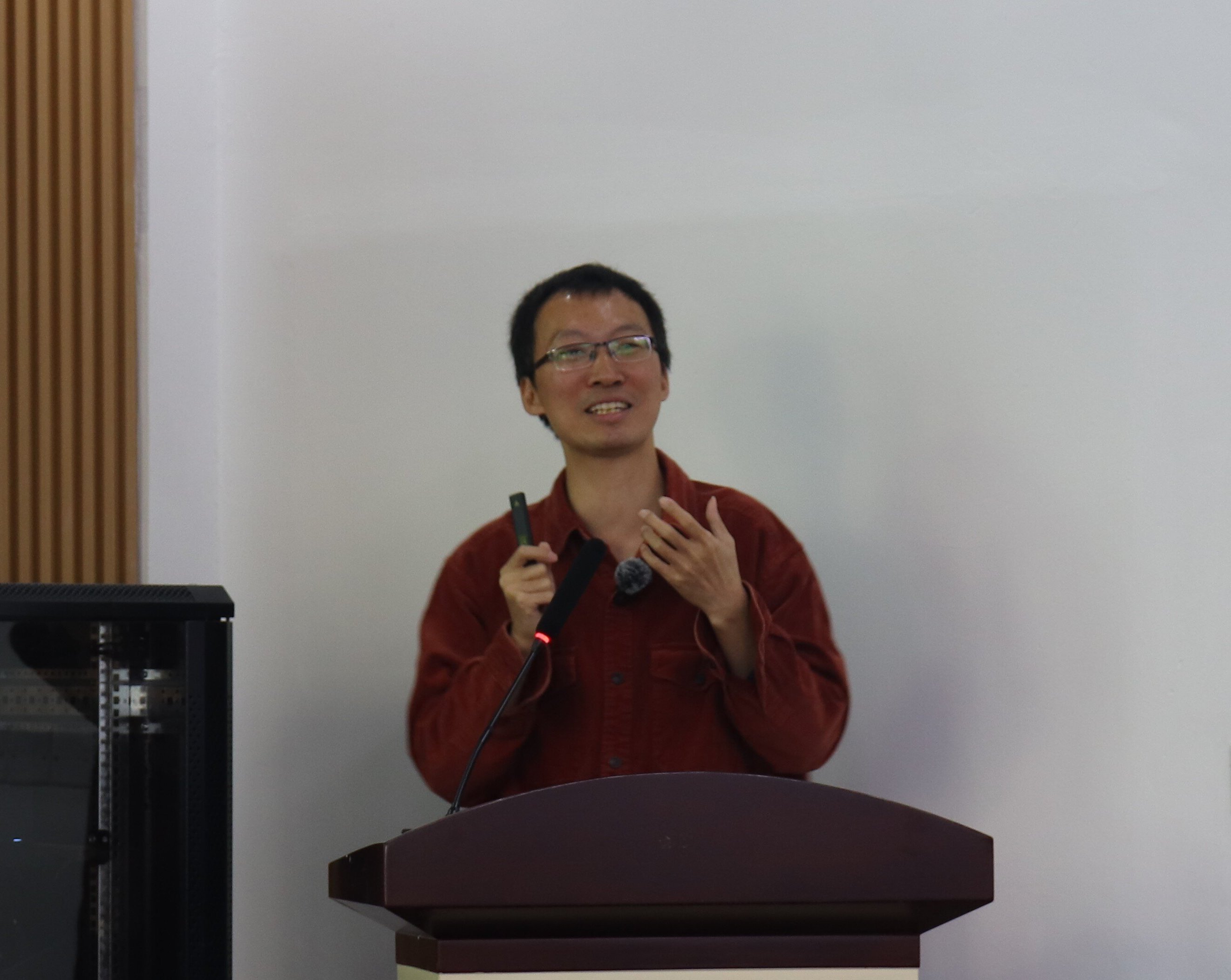 【高嶺講壇】暨南大學(xué)賴俊祚教授來校講學(xué)，探討網(wǎng)絡(luò)技術(shù)前沿研究與學(xué)科發(fā)展